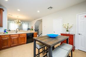Beautiful Townhome, Near the Parks, Vista Cay-4022