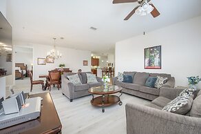 Beautiful Vista Cay Lakeview Condo - 1019