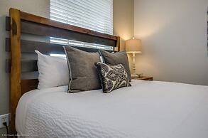 Beautiful Modern Vista Cay Condo, Near Parks-3025