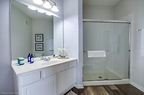 Beautiful Modern Vista Cay Condo, Near Parks-3025