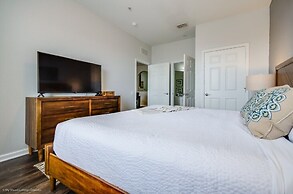 Beautiful Modern Vista Cay Condo, Near Parks-3025