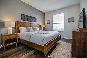 Beautiful Modern Vista Cay Condo, Near Parks-3025