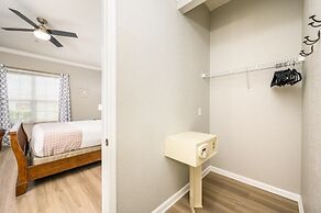 Beautiful Modern Condo - Vista Cay Resort - 2007