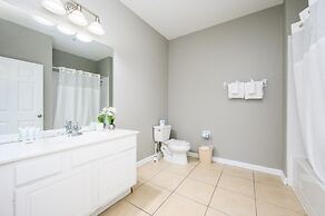 Beautiful Deluxe Condo, Vista Cay - 3024