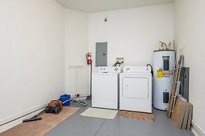 New Modern Townhome, Near The Parks - 4030