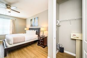 3 Bedroom Premium Lakeview Condo-1012