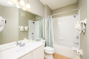 3 Bedroom Premium Lakeview Condo-1012