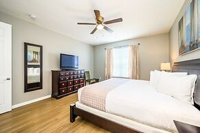 3 Bedroom Premium Lakeview Condo-1012