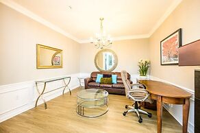 3 Bedroom Premium Lakeview Condo-1012