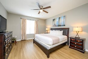 3 Bedroom Premium Lakeview Condo-1012