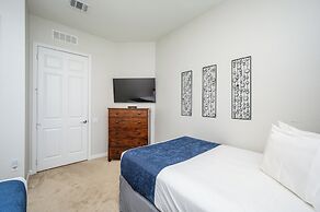 Penthouse Vacation Condo, Near the Parks - 2015