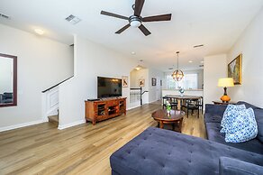 New Listing, Beautiful Townhome, Vista Cay - 4023