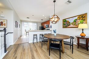 New Listing, Beautiful Townhome, Vista Cay - 4023