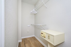 New Listing, Beautiful Townhome, Vista Cay - 4023