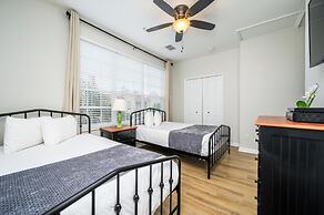 New Listing, Beautiful Townhome, Vista Cay - 4023