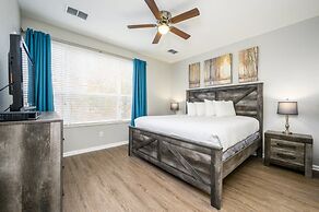 New Listing! Beautiful Townhome, Vista Cay 4019