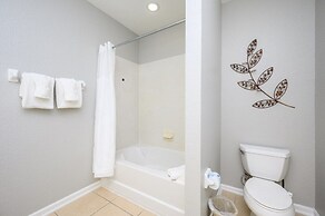 New Listing! Beautiful Townhome, Vista Cay 4019