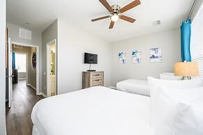 New Listing! Beautiful Townhome, Vista Cay 4019