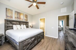 New Listing! Beautiful Townhome, Vista Cay 4019