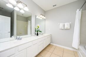 New Listing! Beautiful Townhome, Vista Cay 4019