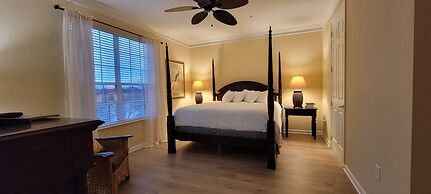 Gorgeous 3 Bed Lakeview, Vista Cay - 1010