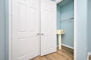 NEW Beautiful Lakeview Condo Near the Parks - 1026