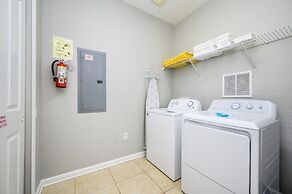 NEW Beautiful Lakeview Condo Near the Parks - 1026