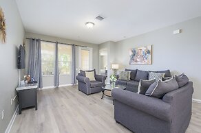 Beautiful Lake View Condo, Vista Cay-1004