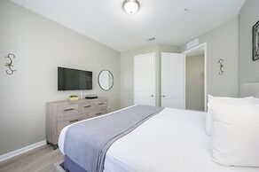 Beautiful Lake View Condo, Vista Cay-1004