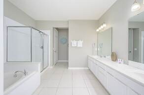 Beautiful Lake View Condo, Vista Cay-1004