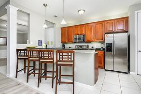 Beautiful Lake View Condo, Vista Cay-1004