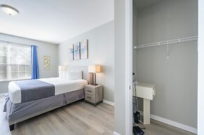 Beautiful Lake View Condo, Vista Cay-1004