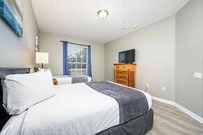 Beautiful Lake View Condo, Vista Cay-1004