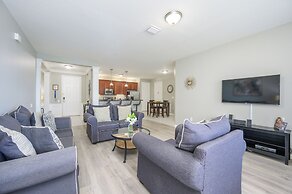 Beautiful Lake View Condo, Vista Cay-1004