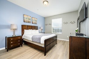 Beautiful Lakeview Condo, Vista Cay Orlando - 3013