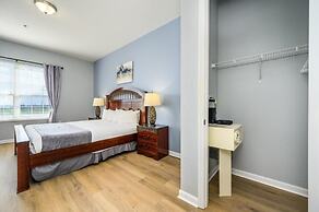 New Listing! Lakeview Condo, Vista Cay - 1017