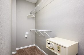 New and Gorgeous Townhome, Vista Cay - 4008