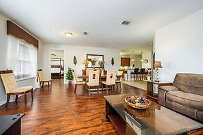Premium Lake View Condo, Vista Cay - 1002