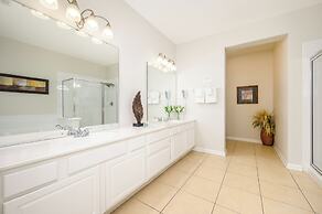 Premium Lake View Condo, Vista Cay - 1002