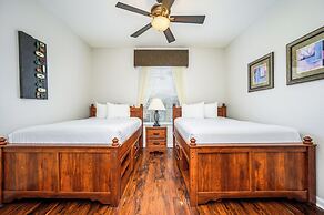 Premium Lake View Condo, Vista Cay - 1002