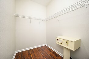 Premium Lake View Condo, Vista Cay - 1002