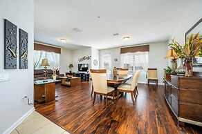 Premium Lake View Condo, Vista Cay - 1002