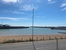 Stunning 2-bed Apartment in Shoreham-by-sea