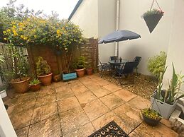 Seaside Retreat in Shoreham With Sauna & spa Hire