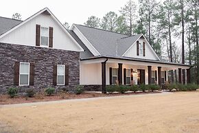 Spacious Appling Retreat