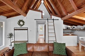 Lake View Hot Tub Modern A-frame