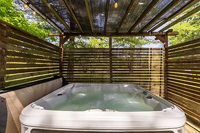 Lake View Hot Tub Modern A-frame