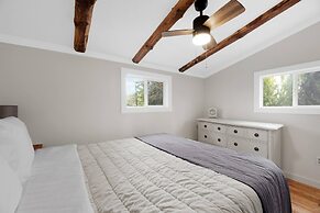 Lake View Hot Tub Modern A-frame