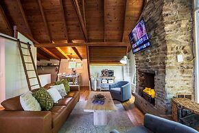 Lake View Hot Tub Modern A-frame