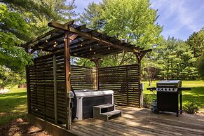 Lake View Hot Tub Modern A-frame